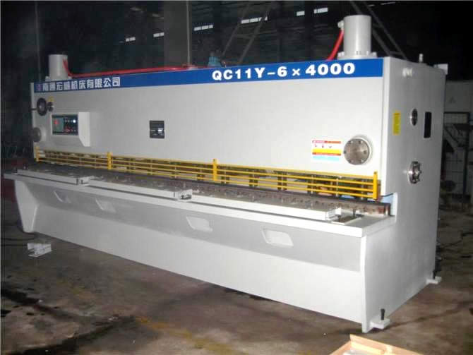 QC11Y系列液压闸式剪板机